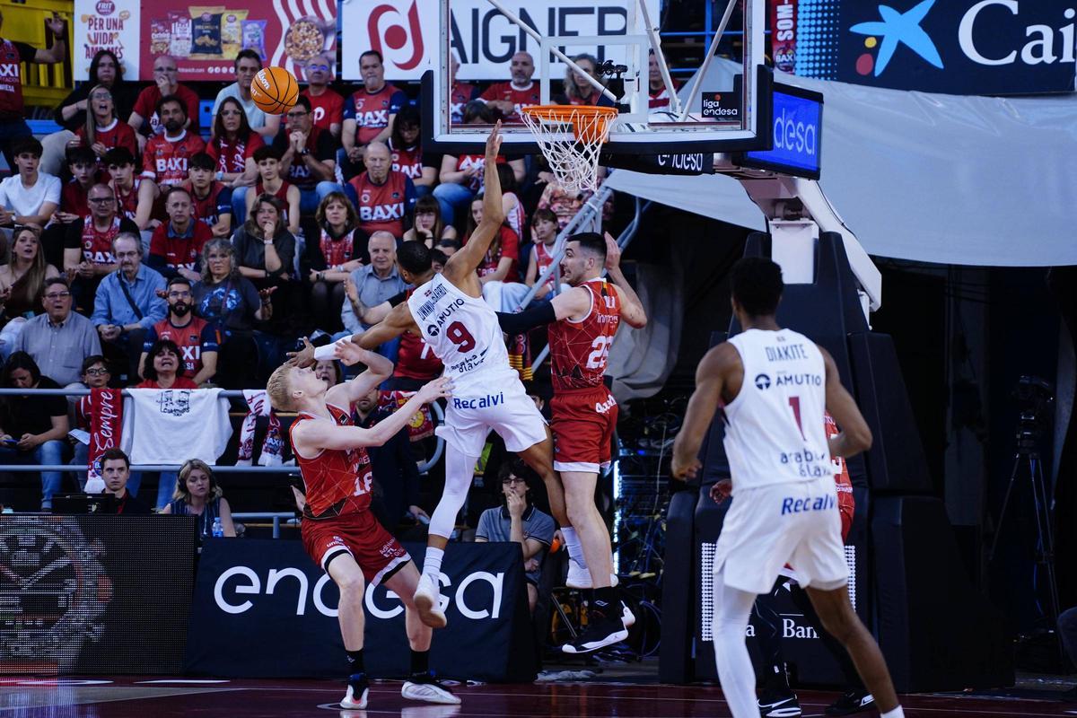 Gustav Knudsen i Pierre Oriola, que van alternar posició i van compartir pista, amb Luwawu-Cabarrot