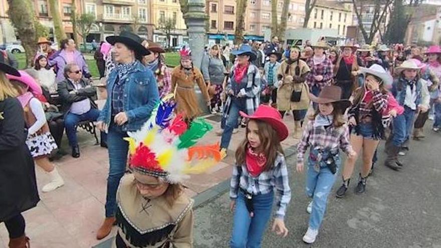 VÍDEO: Las Cuencas siguen de fiesta con el Antroxu: Este martes, Mieres y La Felguera celebraron su carnaval infantil