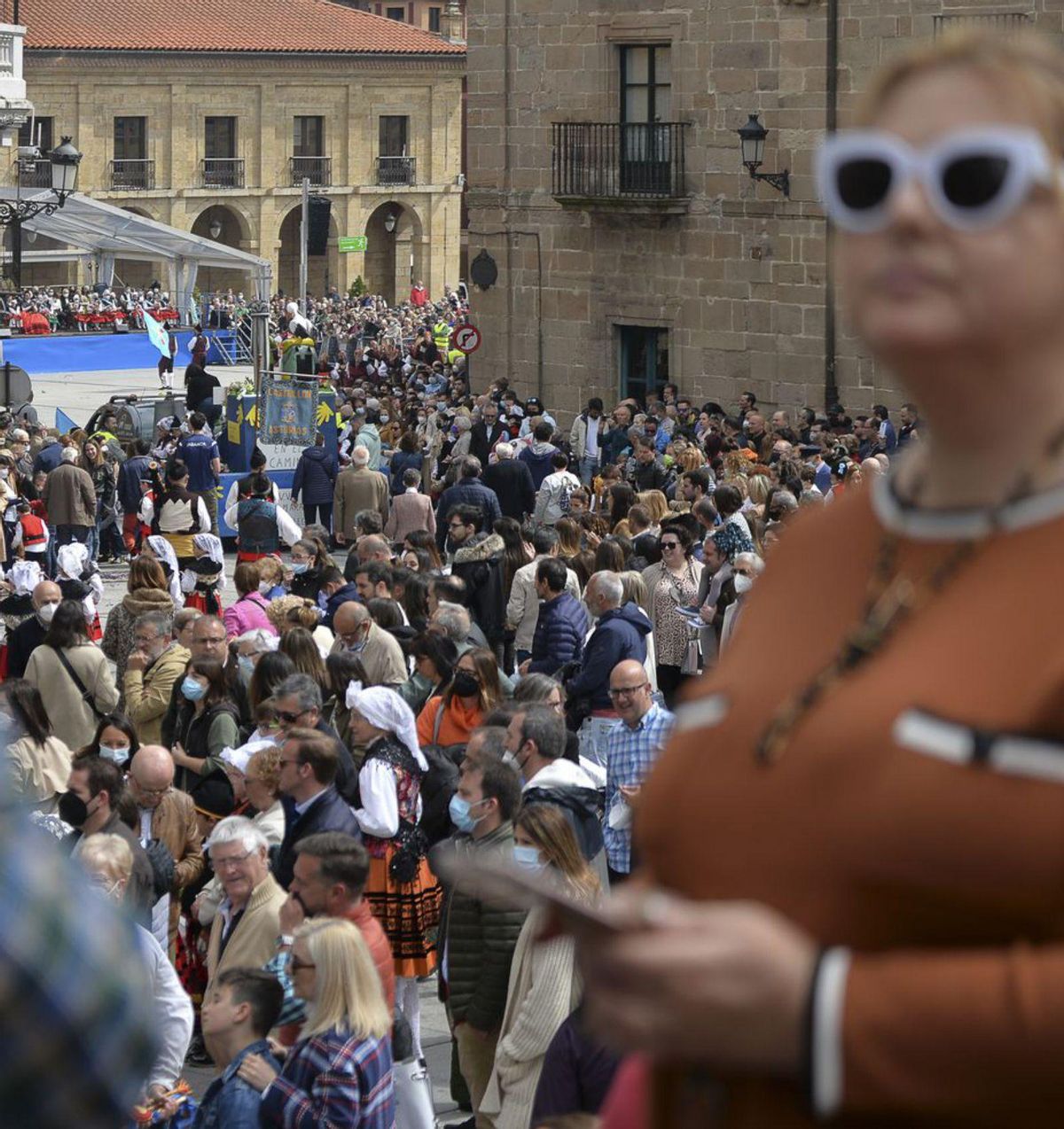 Aspecto de la calle San Francisco, en el inicio del desfile de las carrozas. | María Fuentes