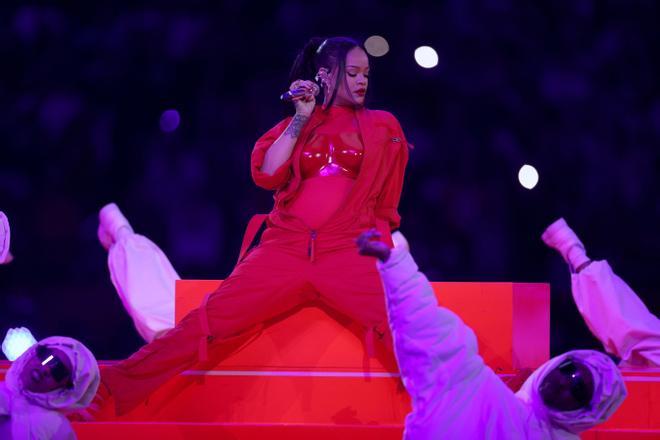 Así ha sido la espectacular actuación de Rihanna en la Super Bowl