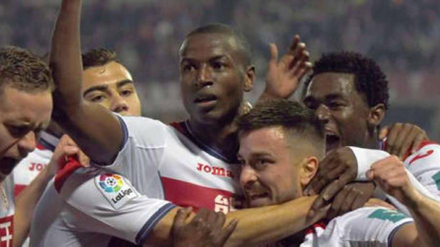 Adrián Ramos hace fuerza para fichar por el Levante