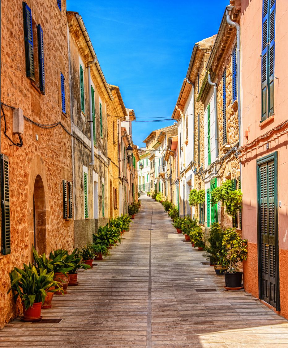 Las calles de Alcúdia son encantadoras.