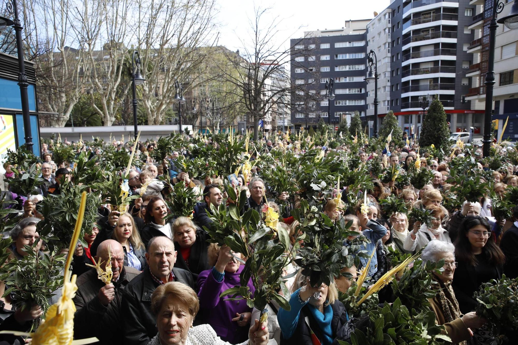 EN IMÁGENES: Gijón procesiona para celebrar el Domingo de Ramos