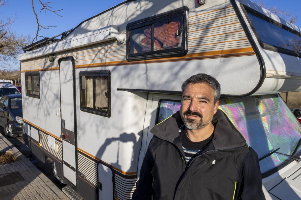 Diego vive en una caravana estacionada en el barrio de Son Malferit, en Palma