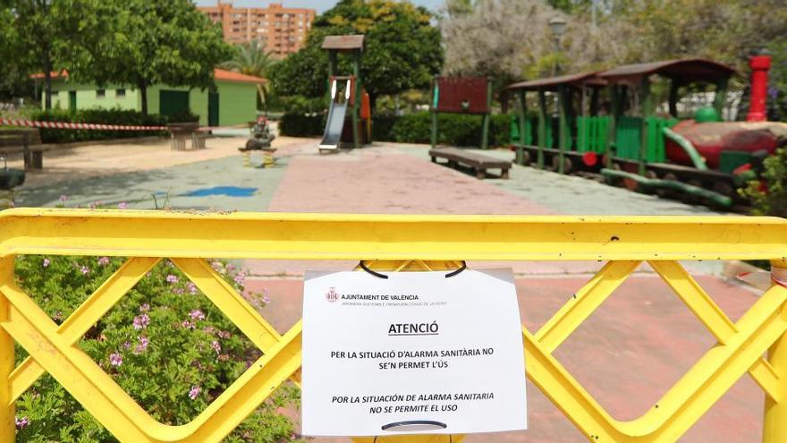 Parques y jardines se preparan para la salida  de los menores a la calle para dar paseos