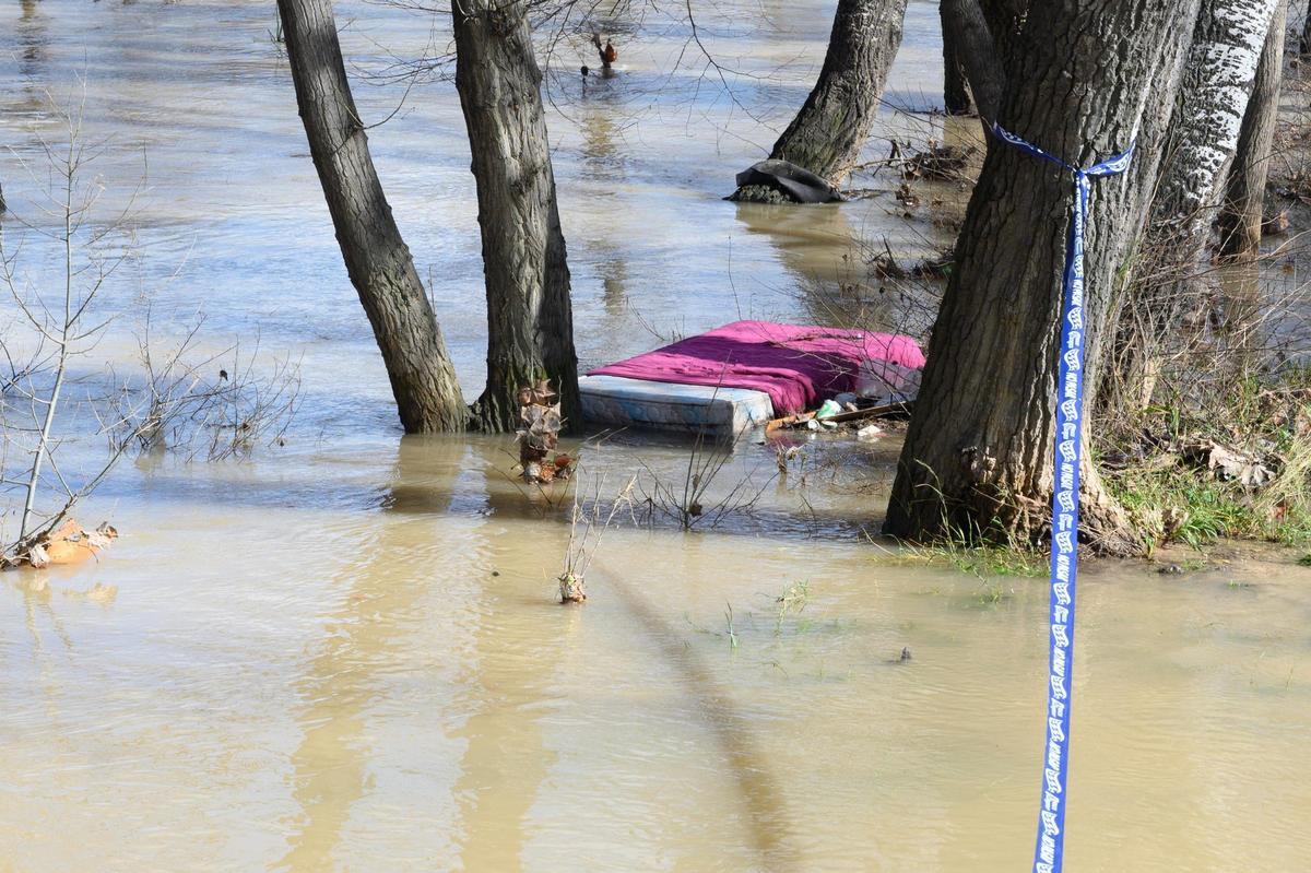 Así afecta la crecida del río Ebro a la gente sin hogar