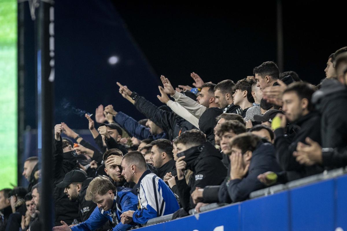 Un momento del partido entre el Real Zaragoza y el Deportivo de La Coruña.
