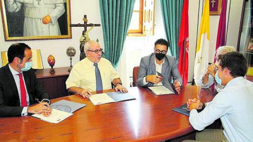 José Luis Mendoza, presidente de la UCAM; Juan José Caravaca, CEO de KeepCool; Mariano Ortín, director Comercial del Banco Santander en la Región; Antonio Cerdá, director de la Cátedra y el doctorando Industrial Ramiro Alonso.