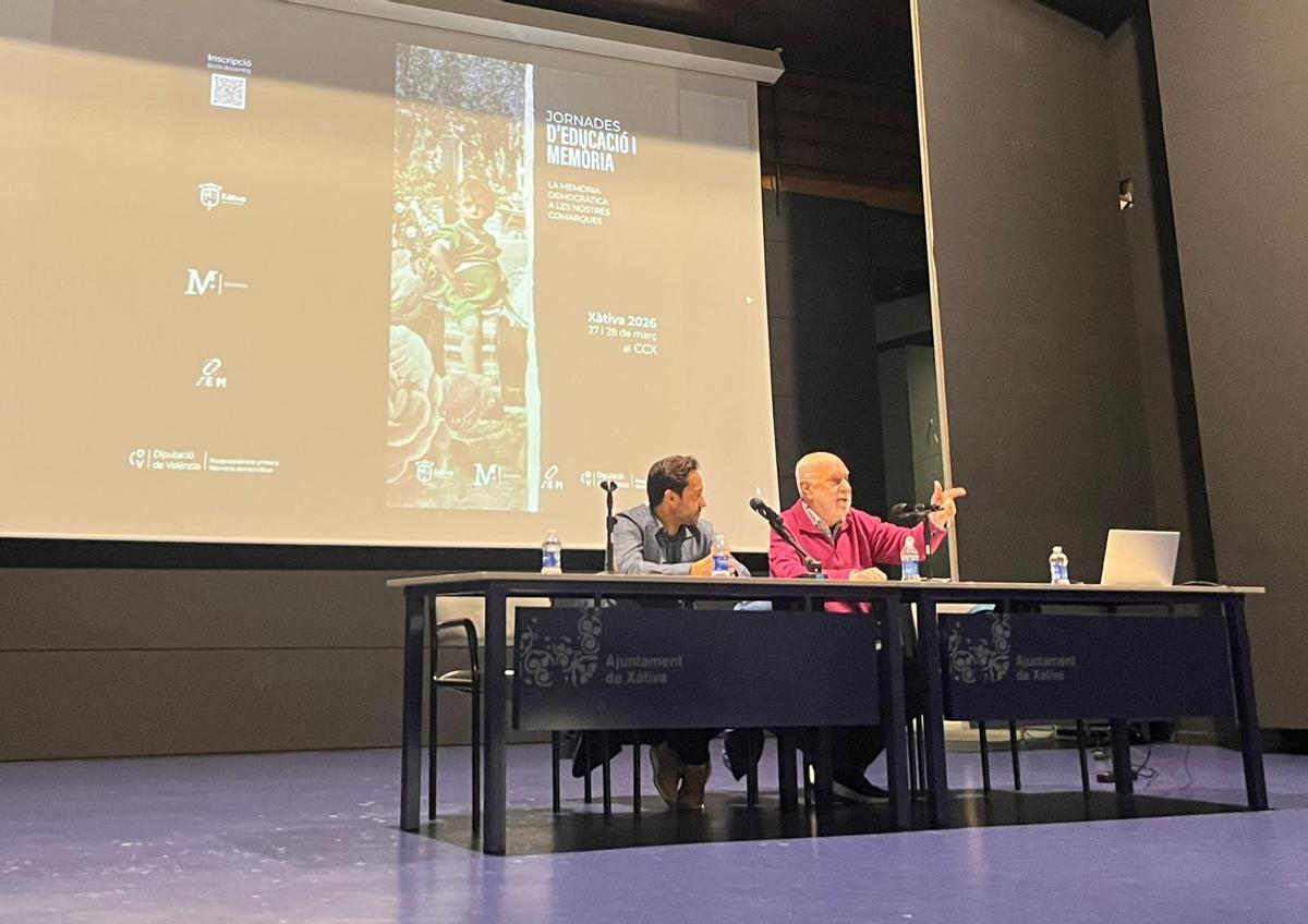 Una de las conferencias de las Jornades d'Educació i Memòria de Xàtiva de 2026.