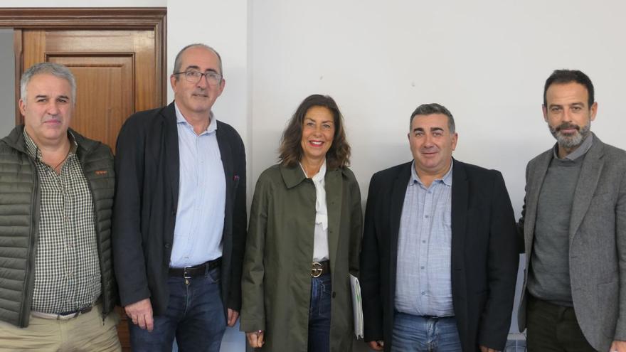 La directora xeral, Marisol Díaz, en el centro, y a la izquierda, Manuel Martínez.