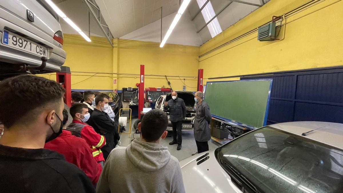 La presencia femenina en las clases de Automoción es escasa.