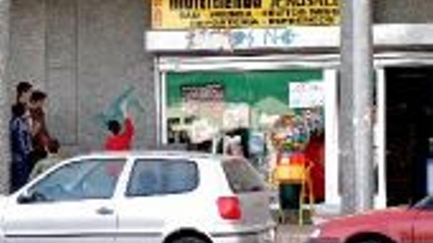 Aparecen pintadas racistas en la tienda de un joven palestino