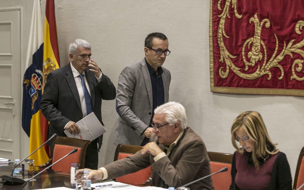 Comisión de presupuestos en el Parlamento canario