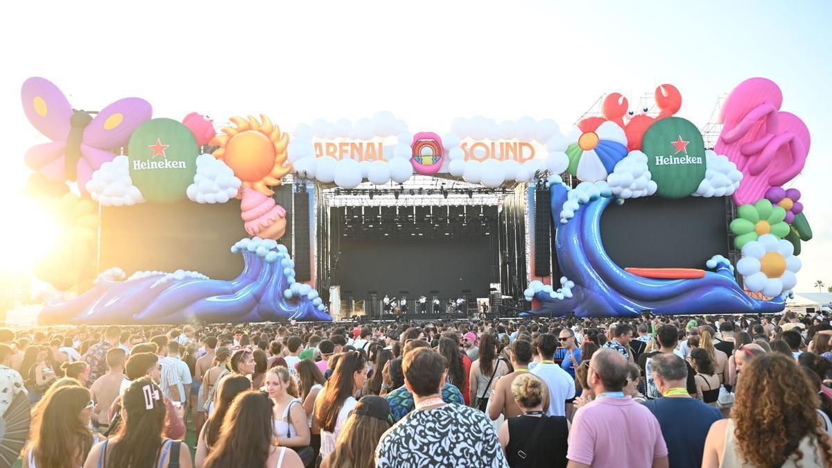 Vídeo: Nil Moliner reclama mayor prevención forestal durante su actuación en el Arenal Sound