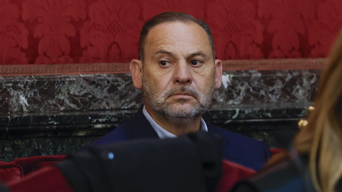 El exministro José Luis Ábalos en el banquillo de los acusados en el primer día del juicio contra él, contra su exasesor Koldo García y contra el empresario Víctor de Aldama en el Tribunal Supremo.