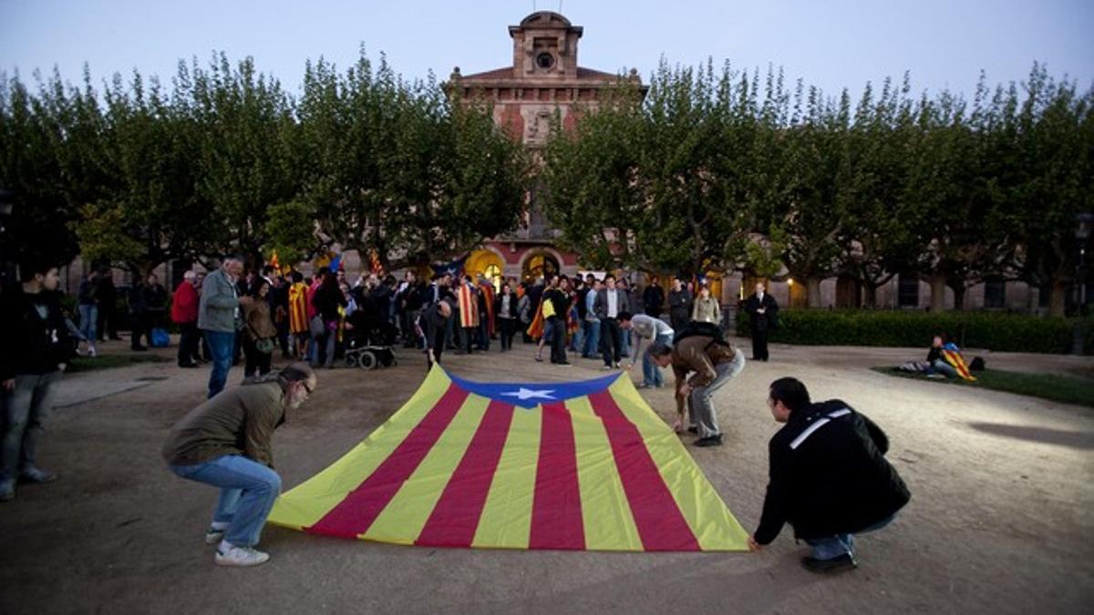 Acampada por la independencia frente al Parlament, en abril del año pasado.