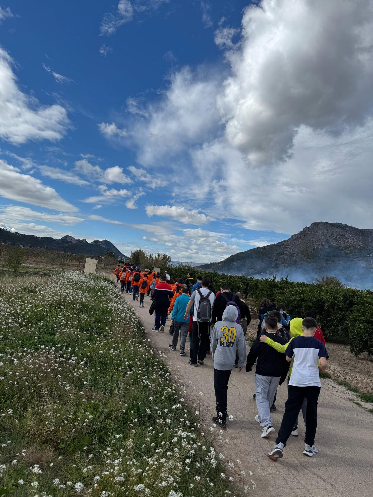 Participantes en la ruta organizada por Aspromivise.