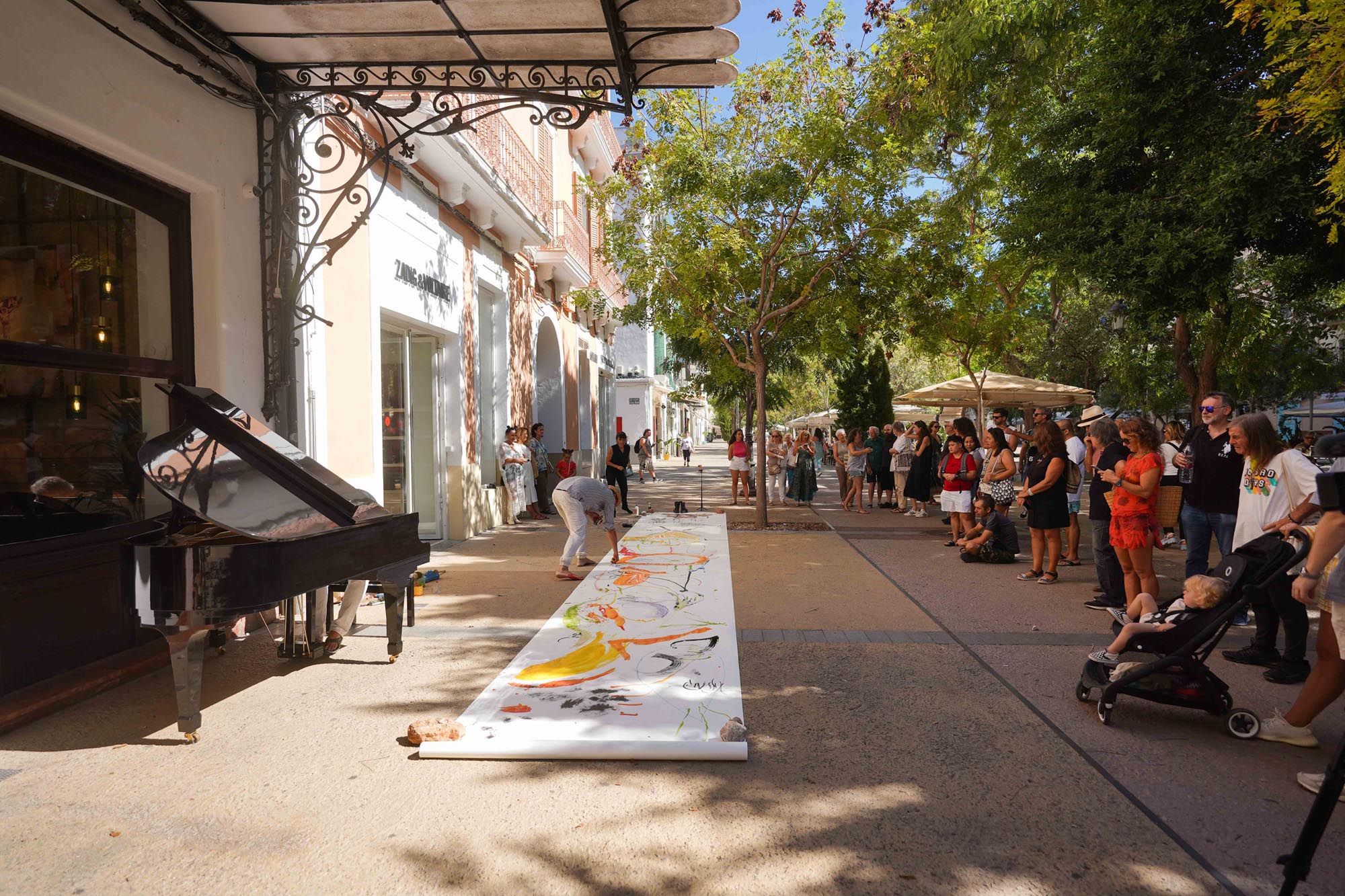 Mural en vivo al son de la música en Ibiza