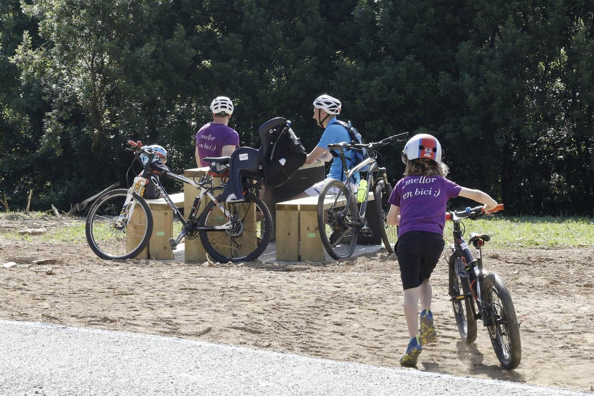 Una marcha ciclista reclama cambios en la movilidad de Santiago: "Pedimos que se pense tamén nas bicicletas e nos peóns" Una marcha ciclista reclama cambios en la movilidad de Santiago: "Pedimos que se pense tamén nas bicicletas e nos peóns"