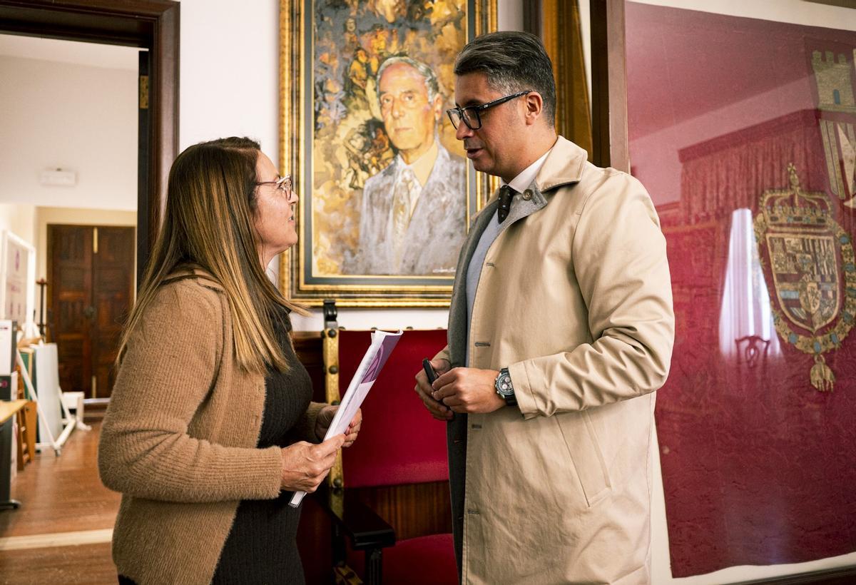 La edil María Cruz y el alcalde de La Laguna, Luis Yeray Gutiérrez.