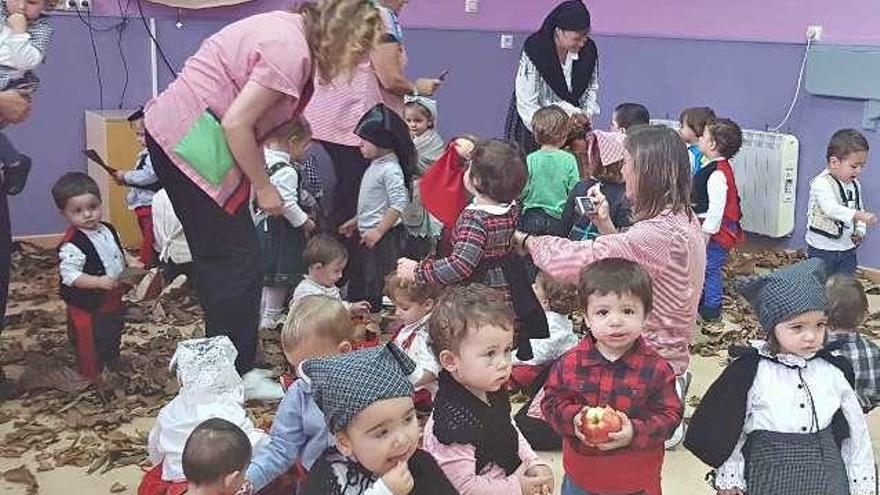 Amagüestu en la escuela de La Oliva