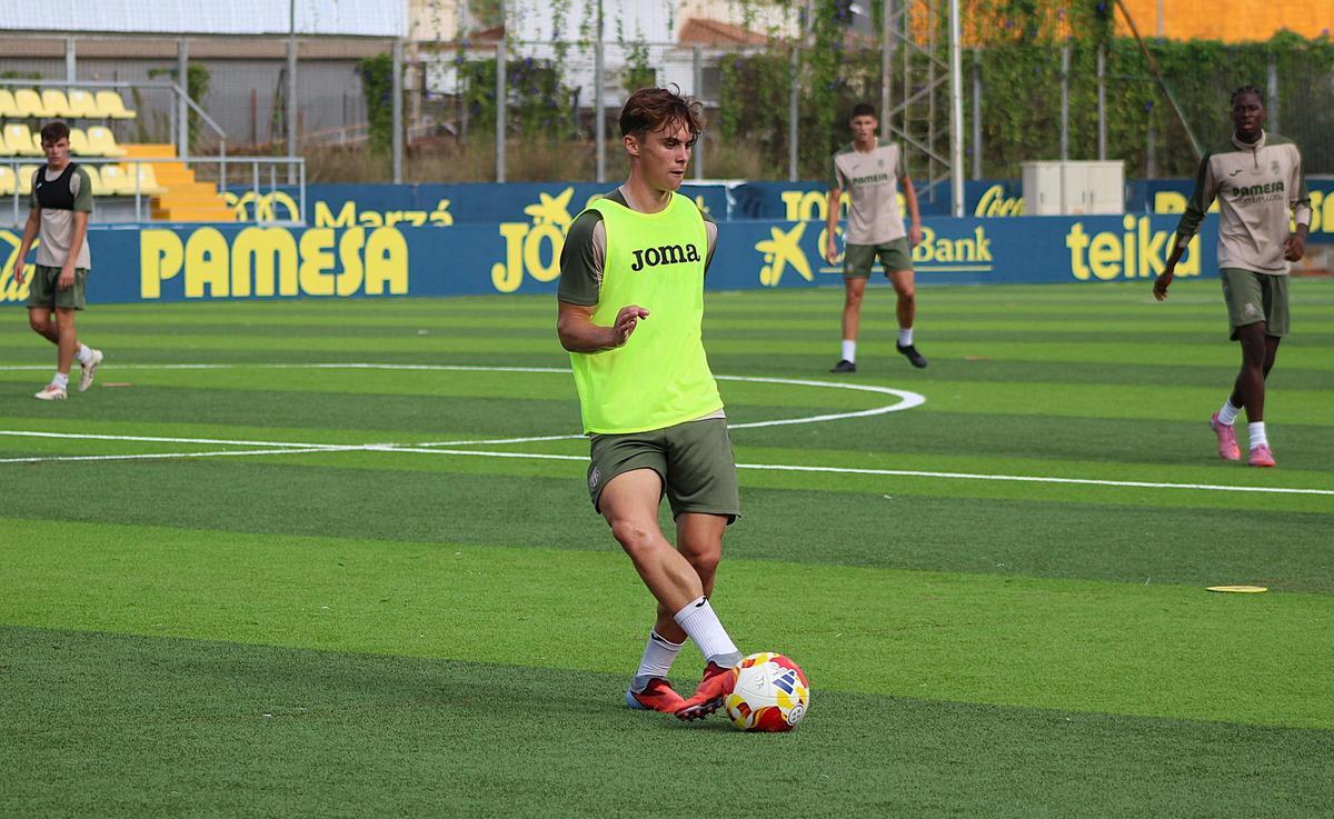 Álvaro Alcaide Valls, juvenil del Villarreal CF natural de Burriana.