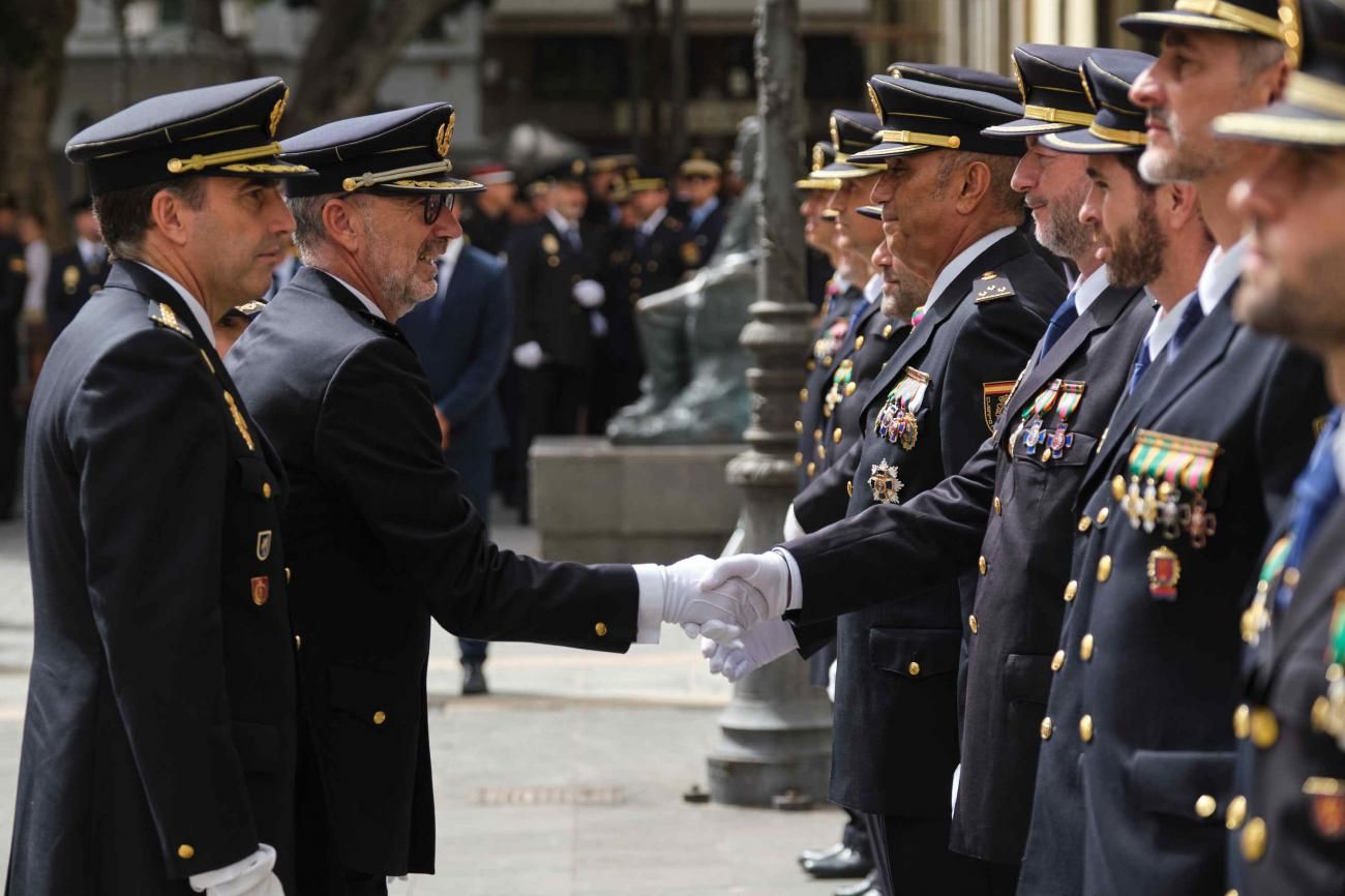 Acto Institucional de la Policía Nacional en el Teatro Guimerá