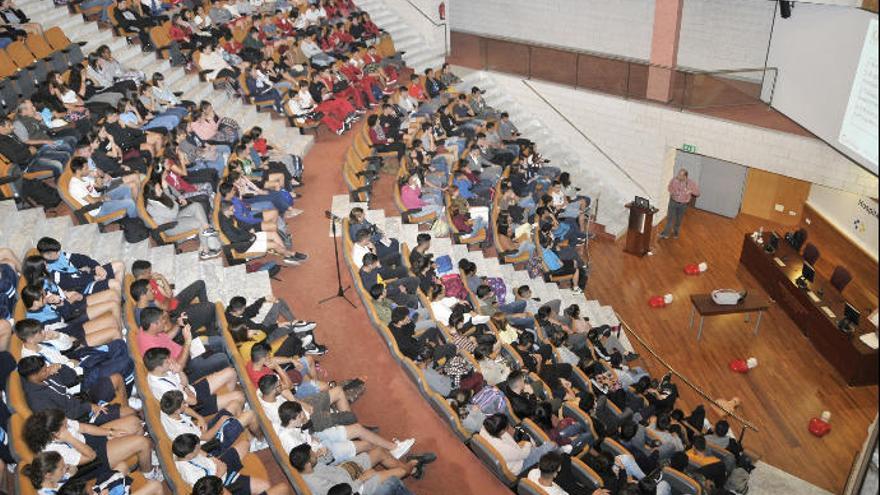 Charla al alumnado sobre prevención cardiovascular en el Negrin.