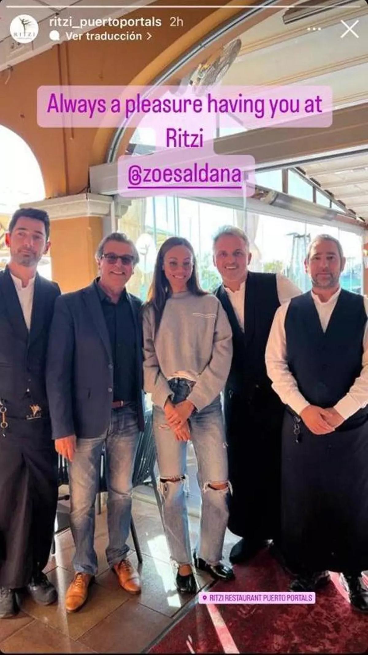 Zoe Saldaña mit dem Team des Ritzi.