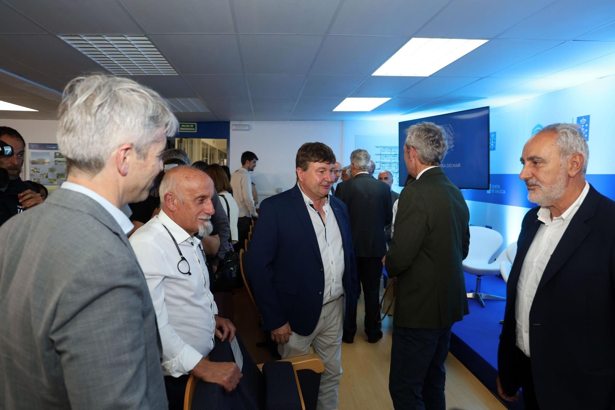 Asistentes a la conmemoración del 50 aniversario del CIMA, en Corón (Vilanova).
