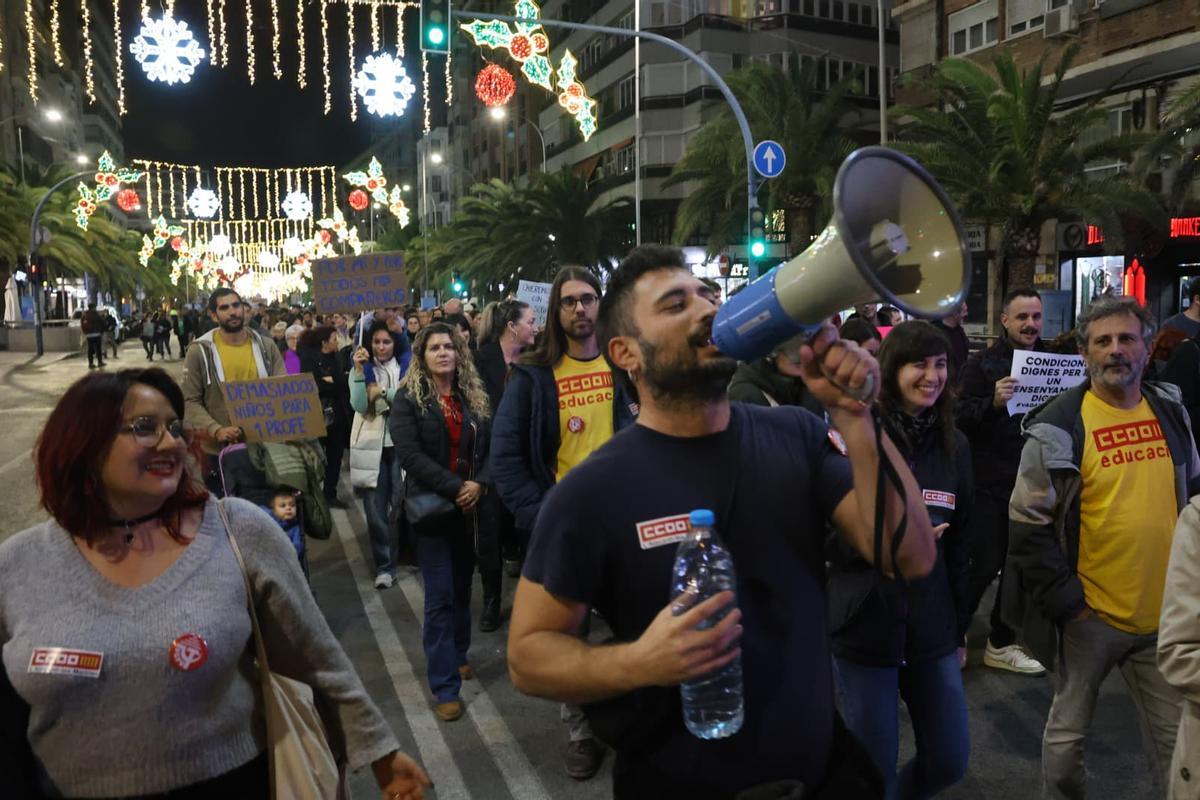 Un instante de la protesta de la tarde, en Alicante