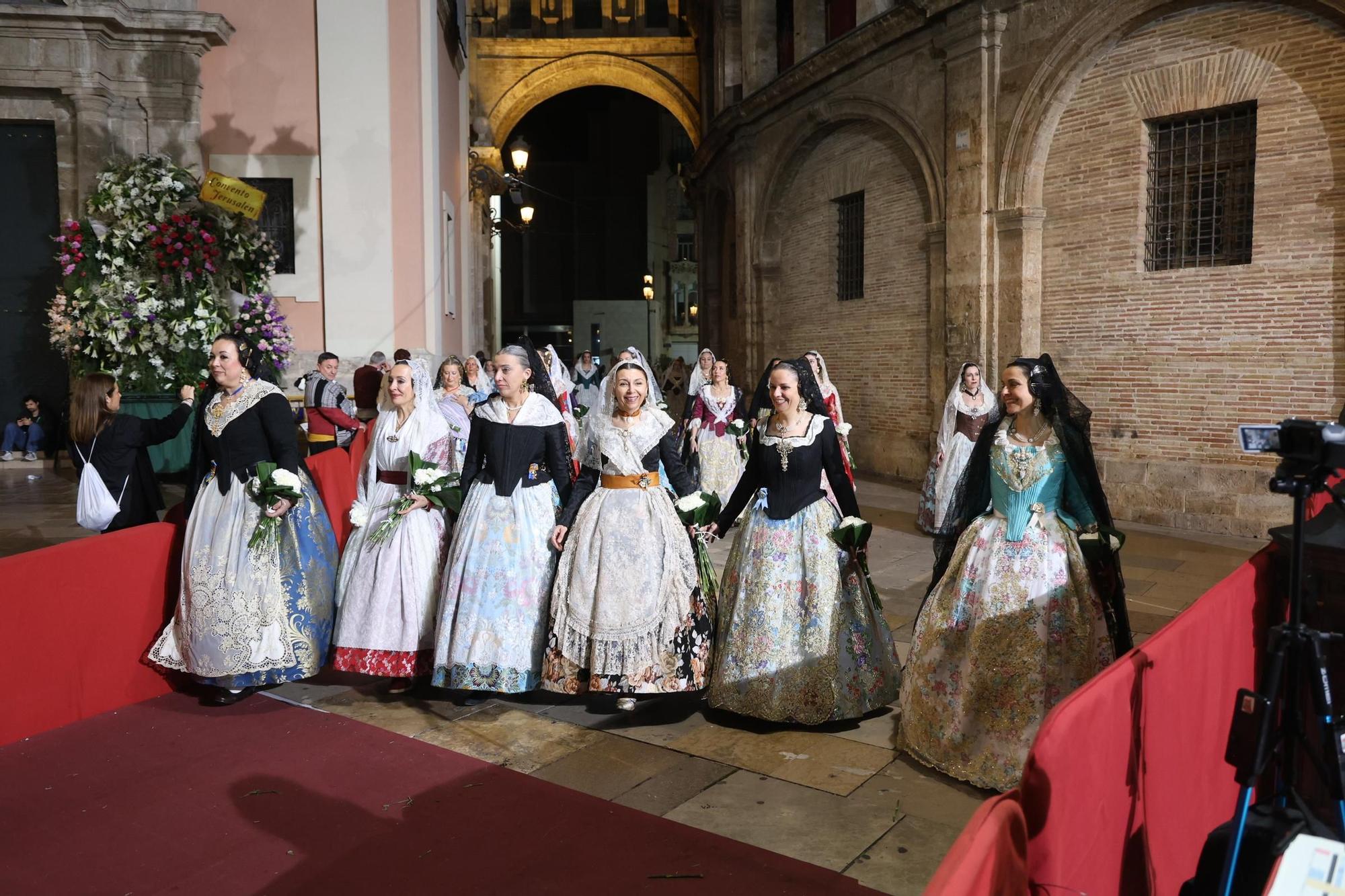 Ofrenda 18 de marzo. Calle de la Paz (23-24)