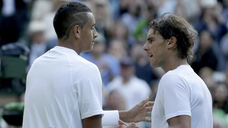 Rafa Nadal felicita a Kyrgios.