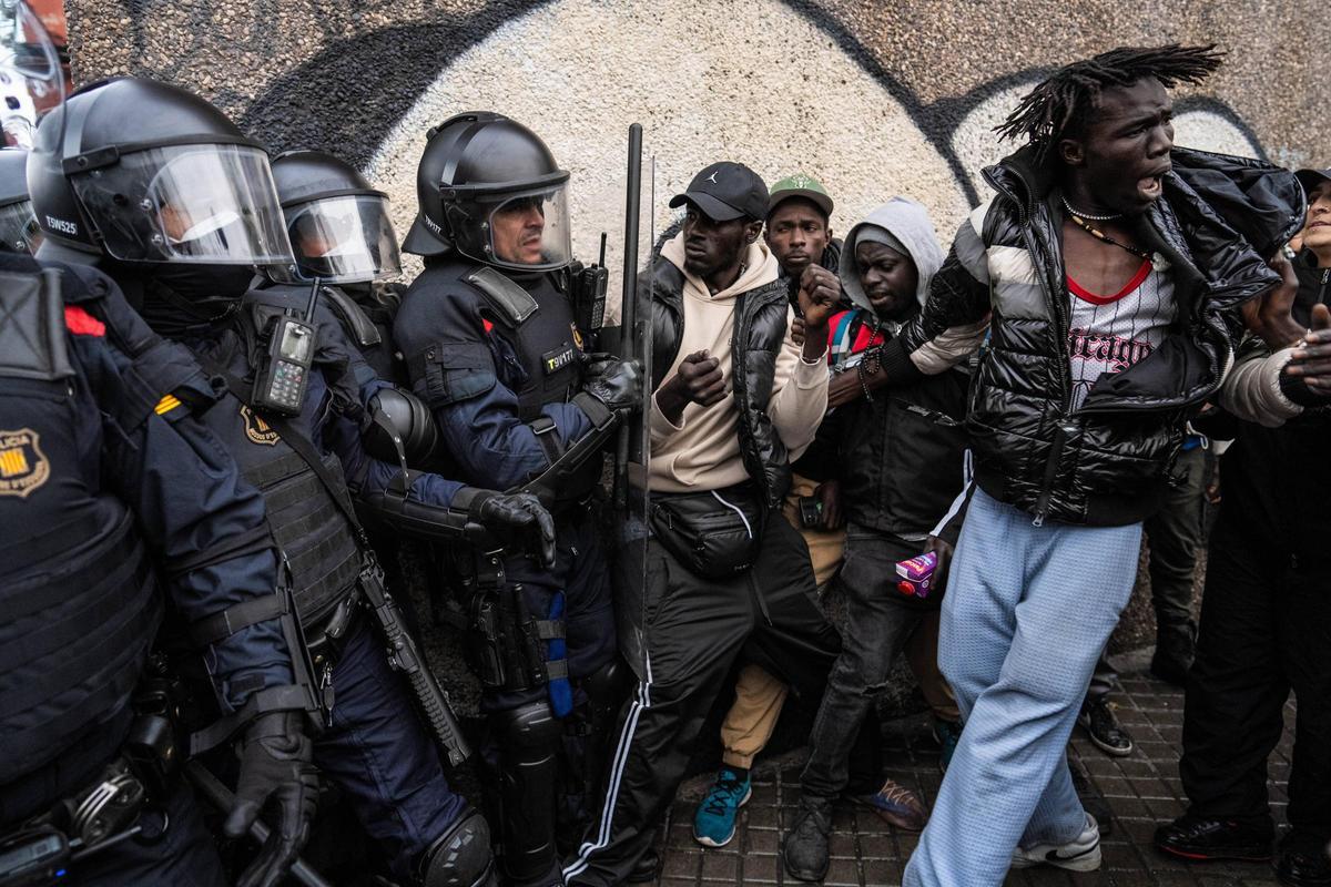 Desalojo del instituto B9 de Badalona