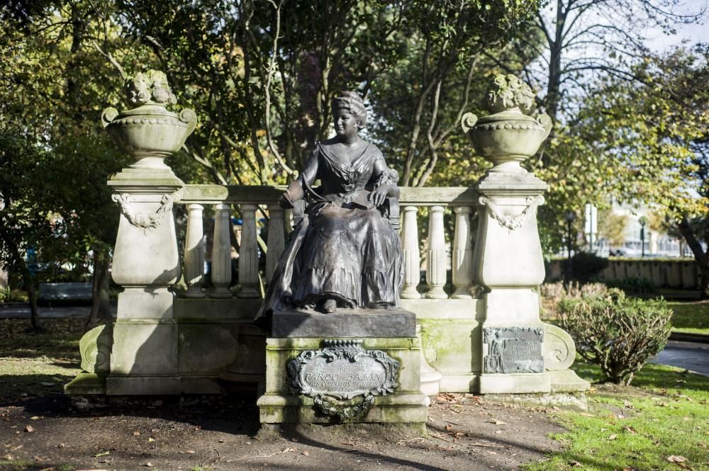 Monumentos de A Coruña pasan por el taller