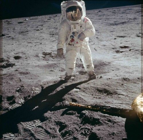 La NASA ha hecho públicas fotografías no vistas de su archivo que muestran los viajes de las expediciones del Apolo XI y el Apolo XII en 1969. Entre las imágenes, el recorrido de Armstrong y Aldrin por la superficie de la Luna.