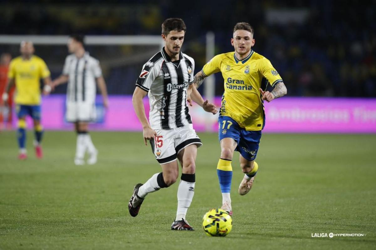 Gere, con el esférico en el Las Palmas-Castellón