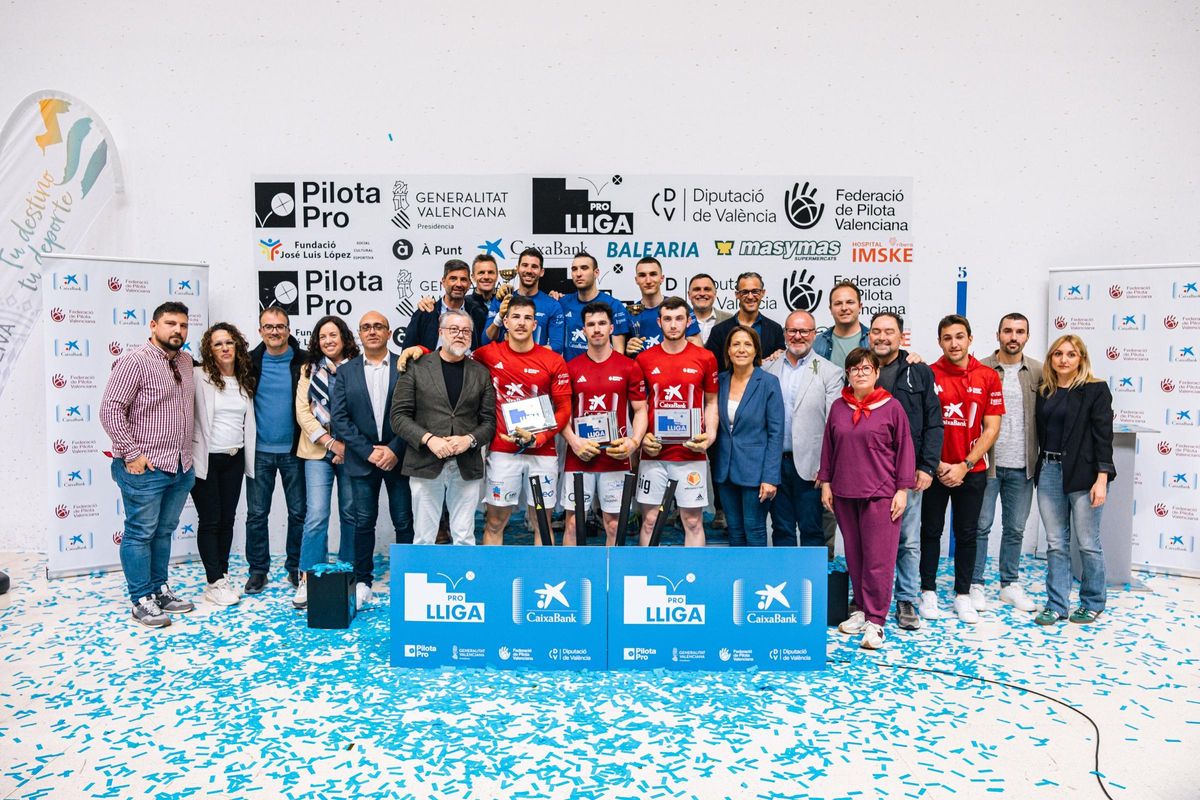 Foto de familia de la Final de la Lliga CaixaBank de raspall Pro1.