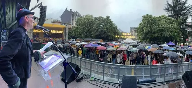 El pregón del gaitero Jorge Areces abrió la folixa en Mieres: "Esta fiesta es un regalo"