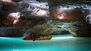 Esta es la misteriosa cueva de Castellón con el río subterráneo navegable más largo de Europa