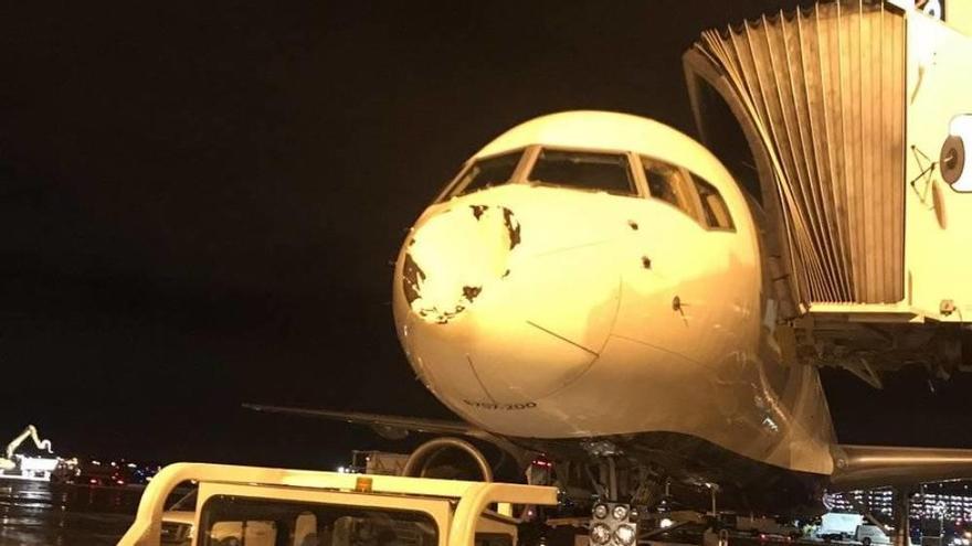 Foto del morro del avión tras aterrizar en el aeropuerto de Chicago.