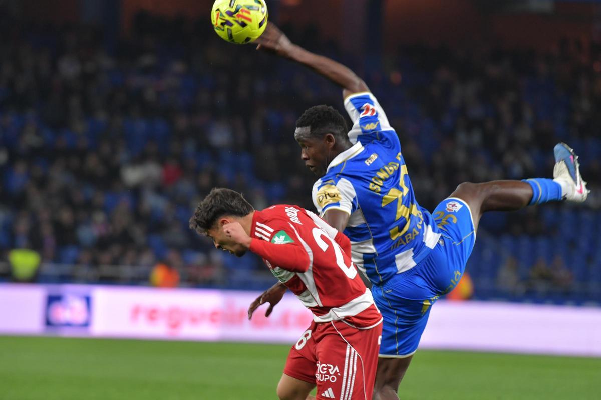 Un Dépor estéril cae ante el Granada en Riazor (0-2)