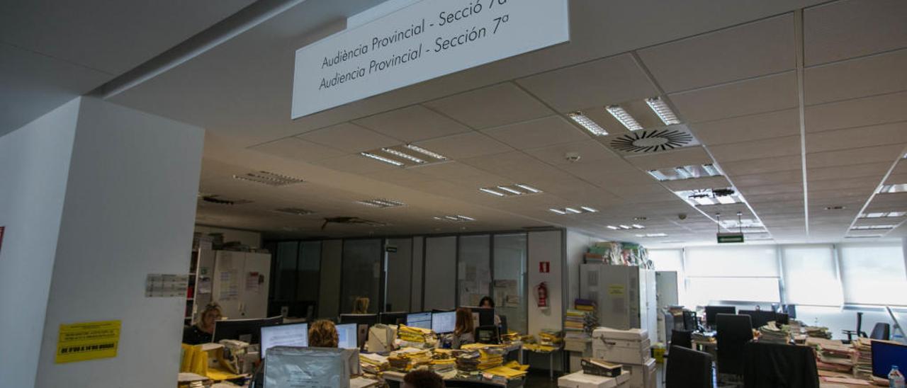 La Sección Séptima de la Audiencia Provincial de Alicante, con sede en Elche, con una gran carga de trabajo.