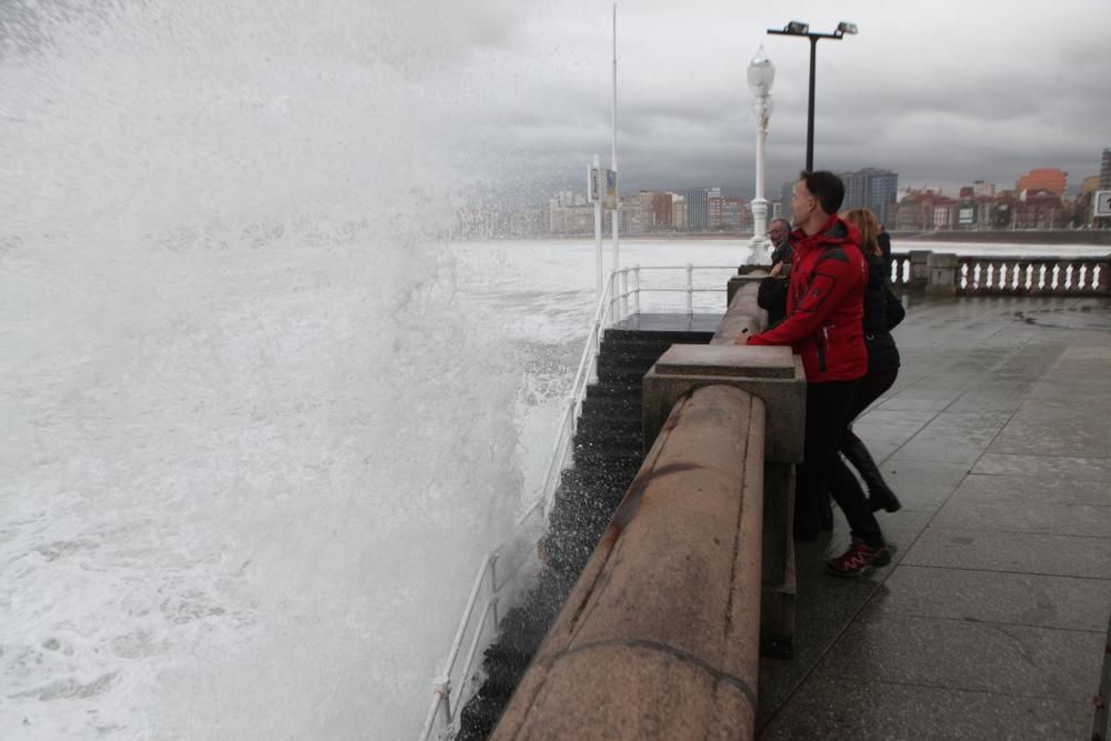 Oleaje en Gijón