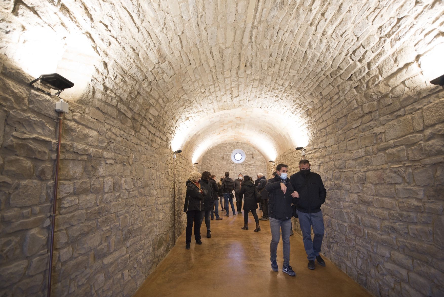 Entrem al Castellet de Sant Vicenç, en obres per obrir al públic d’aquí a un any. Mireia Arso