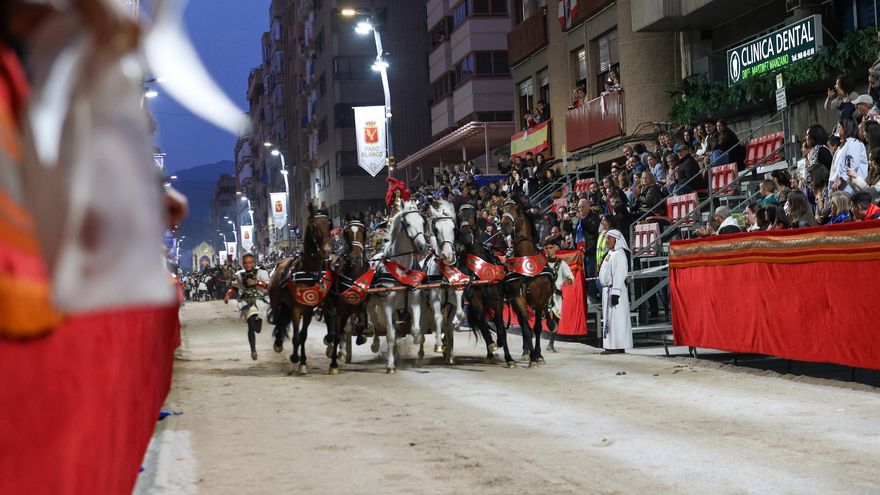 Imágenes de la procesión de Viernes de Dolores en Lorca