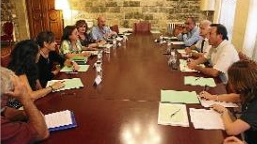 Un moment de la reunió celebrada ahir a l&#039;Ajuntament de Girona.