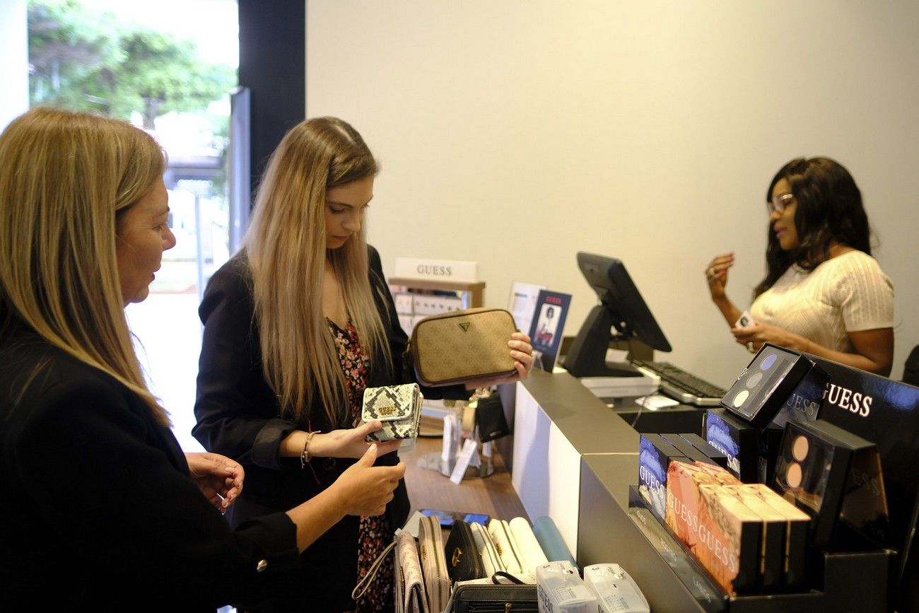 Recorrido de la ganadora de la tarjeta regalo de 6.000 euros de la Zona Comercial Mesa y López