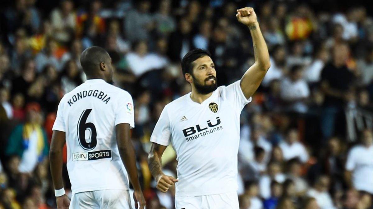 Garay celebrando su gol ante el Barça la pasada jornada