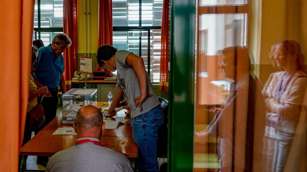 Colegio electoral en Sevilla, este domingo.